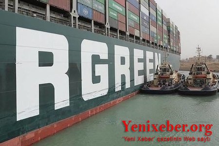 Космонавт сфотографировал с МКС севшее на мель судно в Суэцком канале -