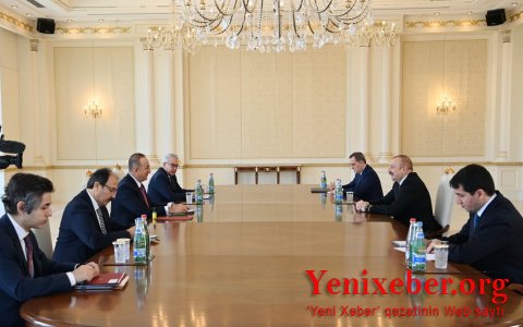 Президент Ильхам Алиев принял министра иностранных дел Турции