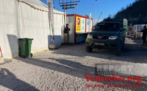 По дороге Ханкенди-Лачын беспрепятственно проехали два автомобиля российских миротворцев