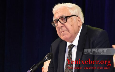 Президент Азербайджана наградил писателя Анара