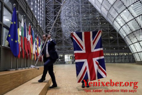 Britaniya Avropa İttifaqını rəsmən tərk edib