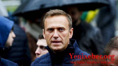 Həkimlər Putinin tənqidçisi, zəhərləndiyi deyilən Aleksey Navalnının Almaniyaya göndərilməsinə icazə vermirlər