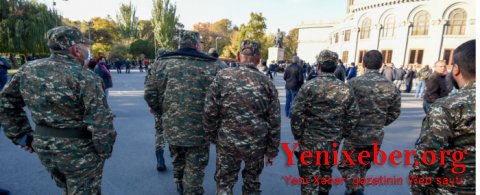 İrəvanda etiraz aksiyasına hərbçilər də qoşuldu