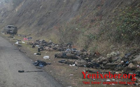 YÜZLƏRLƏ ERMƏNİ LEŞİ ŞUŞANIN GİRİŞİNDƏ QALIB -