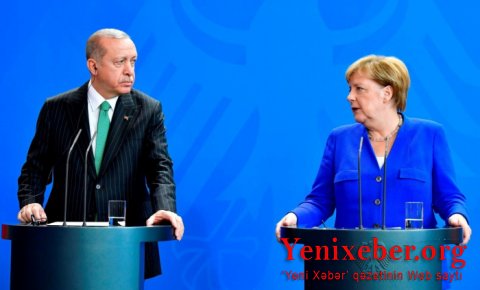 Merkellə Ərdoğan arasında videoformatda görüş keçirilib