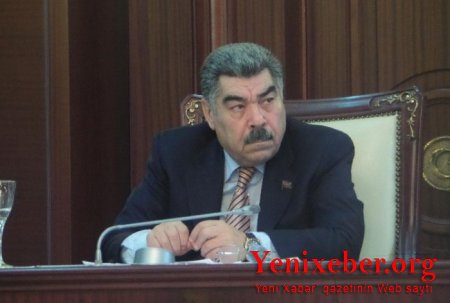 Atasına qızıldan heykəl qoyduran başçının şübhəli tender ortaqları -