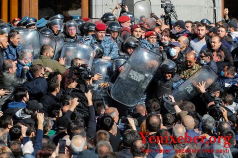 İrəvanda polislə qarşıdurma: