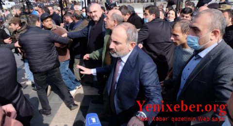 Paşinyan yürüşə qatıldı: “Mən heç yerə getmirəm və getməyəcəyəm” - 