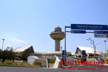 Ermənistan boşalır-