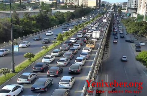 Bakıda bəzi yollarda tıxac var -