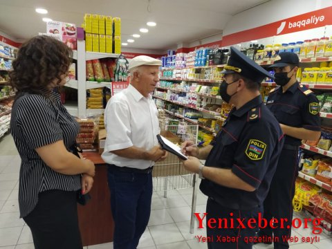 Polis Qusarda maska taxmayananları cərimələdi-
