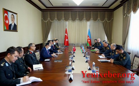 Ordumuzun Baş Qərargah rəisi türkiyəli nazir müavini ilə görüşüb-