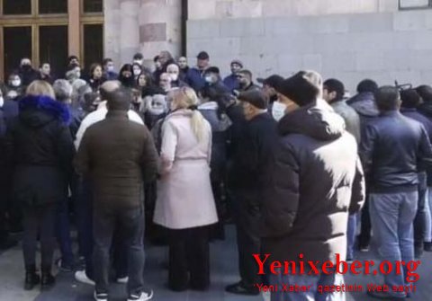 İrəvanda kütləvi etiraz...–