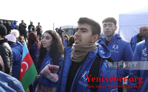 Şuşa-Xankəndi yolunda keçirilən etiraz aksiyaları şüarlarla davam edir