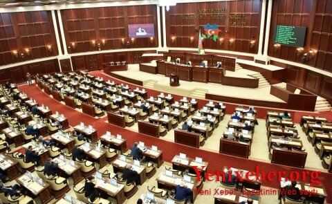 Milli Məclis toplaşır -