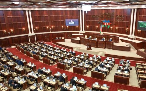 plenar iclasının gündəliyinə dəyişiklik edilib