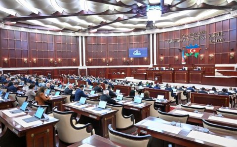 Milli Məclis İnzibati Xətalar Məcəlləsinə çoxsaylı dəyişiklikləri ilk oxunuşda qəbul edib
