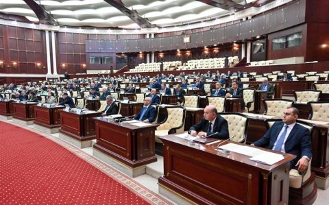 Milli Məclis Naxçıvan Konstitusiyasına çoxsaylı dəyişiklikləri birinci oxunuşda qəbul edib