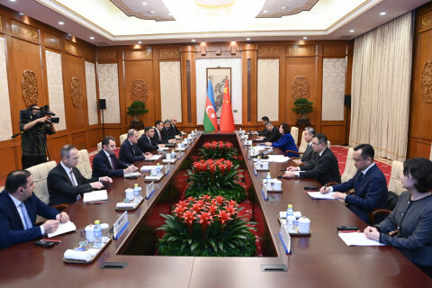 Ceyhun Bayramov Çin XİN rəhbəri ilə regional və beynəlxalq məsələləri müzakirə edib -