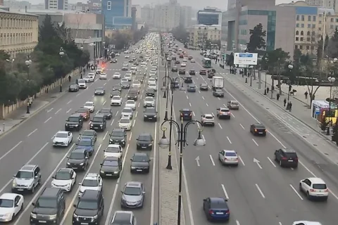 Bakıda 20 istiqamətdə nəqliyyatın sıxlığı yaranıb