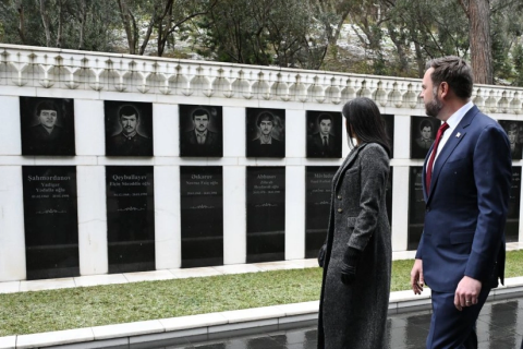 Vens ailəsinin Şəhidlər xiyabanını ziyarəti Azərbaycan xalqının göstərdiyi fədakarlıqlara hörmətin ifadəsidir