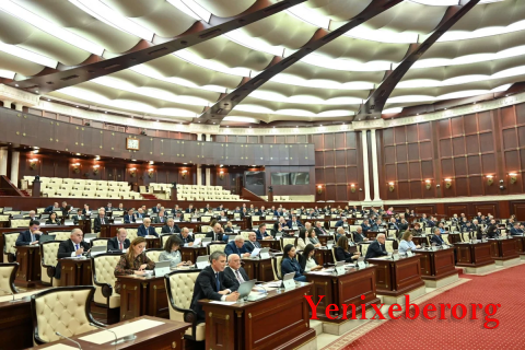 Parlamentdə təhlükəli mallarla bağlı tədbirlər dairəsinin müəyyənləşdirilməsi birinci oxunuşdan keçib