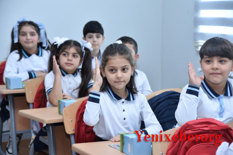Məktəblərdə müəyyən edilmiş geyim qaydalarına riayət olunması vacibdir