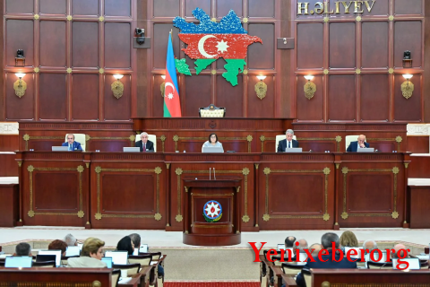 Ehtiyatda olan hərbçilərin tibb sahəsində xüsusi rütbələri ilə bağlı qanun layihəsi I oxunuşda təsdiqlənib