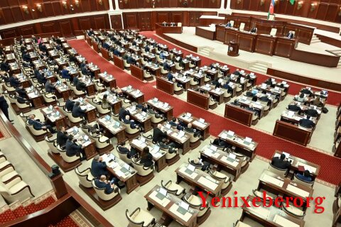 Milli Məclis Cinayət və İnzibati Xətalar məcəllələrinə dəyişiklikləri birinci oxunuşda qəbul edib