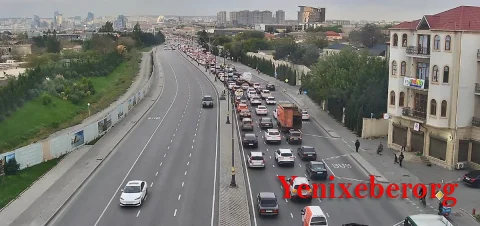 Bakının bir sıra yollarında nəqliyyatın sıxlığı yaranıb