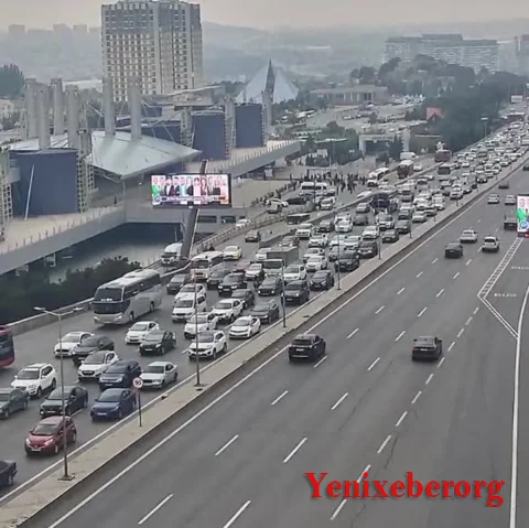 Bakının bir sıra yollarında nəqliyyatın sıxlığı yaranıb